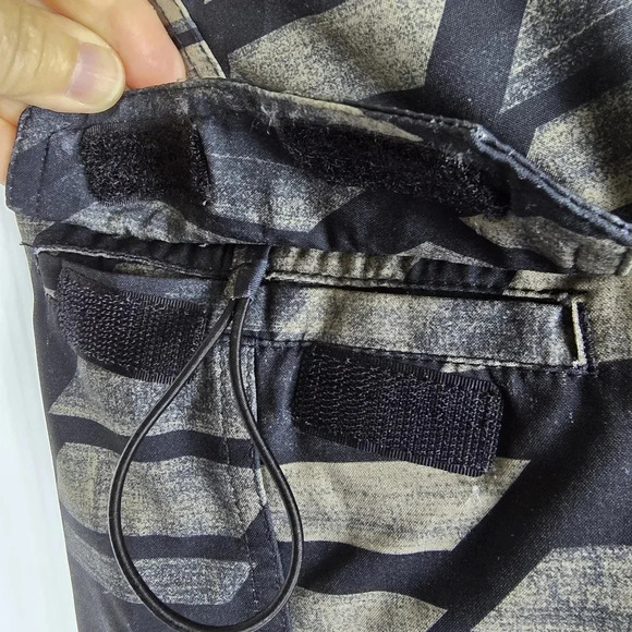 Oakley Board Short Men's 34 Swim Trunks Drawstring Pockets Geometric Pattern - Picture 7 of 10